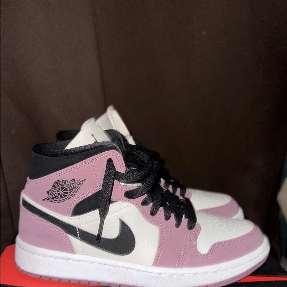 Nike jordan 1 mid